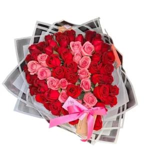 Ramo con inicial en rosas