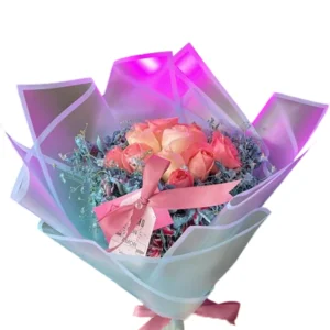 Ramo de baby azul con rosas