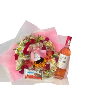 Ramo mix rosas, alstroemerias y follaje con vino